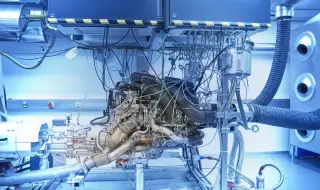 BMW вгражда състезателни технологии в М2, M3 и M4 от настоящото поколение