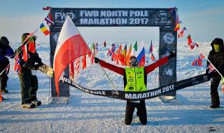 Поляк триумфира в маратона на Северния полюс (ВИДЕО+СНИМКИ)