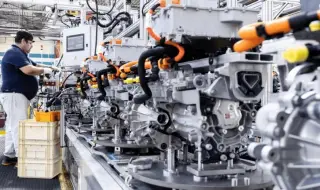 Stellantis започва производство на електродвигатели в Унгария