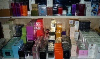 Задържаха 11 чанти с контрабандни парфюми