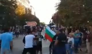 Напрежение в София между фенове на България и Англия (видео)