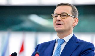 Премиерът Моравецки обяви победа на партията си на изборите в Полша