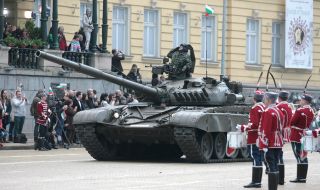 Струпват военна техника в София за парада за 6 май
