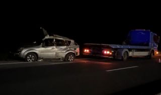 След гонка на АМ "Тракия": Кола с мигранти се преобърна, двама души загинаха