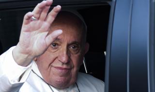 Папата се моли за френските католици