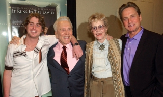 Почина майката на Майкъл Дъглас