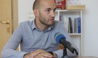 Социолог: Радев губи от ситуацията