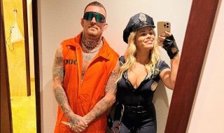 Пейдж ВанЗант „арестува“ мъжа си в костюм на секси служителка на реда по повод Хелоуин (СНИМКИ)