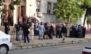 Стотици мюсюлмани се събраха пред съда в Пазарджик