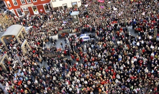 Вижте как исландките протестират за заплати (Видео)