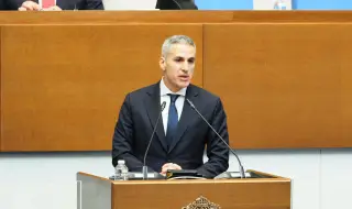 Премиерът Гюров няма да гони американските самолети, иска да ги мести 