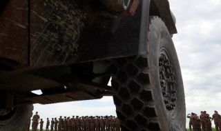 По военна линия Париж и Москва поддържат контакти 