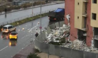 Опасно срутване на хотел в Пловдив (ВИДЕО)