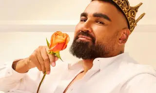 Ново гадже? Азис се показа в прегръдките на гол мачо (СНИМКА)