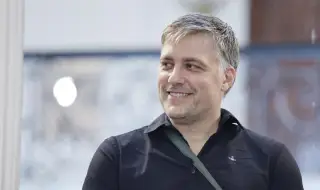 Днес Владимир Карамазов прави тур на изложбата си „На тяхно място“ в Двореца