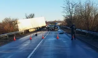 Повдигнаха обвинение на шофьора, причинил катастрофата, при която загина бившият кмет на Червен бряг
