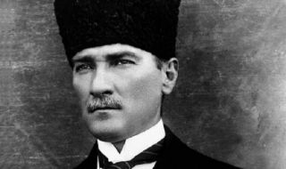 Сирени и две минути мълчание в Турция в памет на Ататюрк