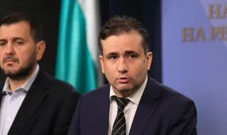 Божидар Божанов: Радев наруши закона, Министерски съвет агитира за Йотова