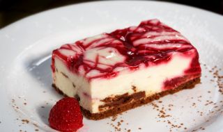 Рецепта на деня: Лесен и красив десерт с бял шоколад