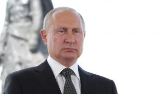 Безгранична власт за Путин, СССР и бог: какво е новото в руската конституция