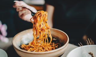 Ядем спагетите грешно (ВИДЕО)