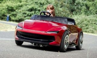 Спортна електрическа кола за четиригодишни деца