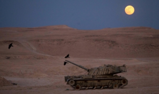 Израел бомбардира цели в Ивицата Газа