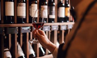 Специалистите: Пийте червени вина от различни сортове грозде