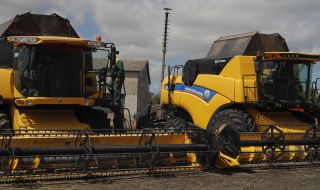 Русия изпраща комбайни от анексирания Крим да събират реколтата в окупираните територии на Южна Украйна