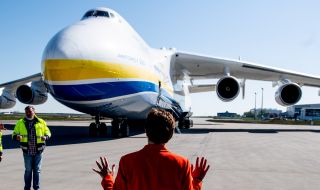 Украйна ще превозва ваксините с най-големия товарен самолет в света