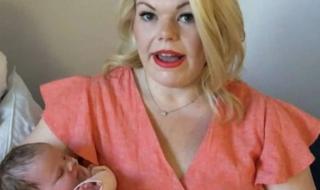 Жена разбра, че е бременна час преди да роди в тоалетната