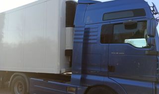 Катастрофа между камион и микробус на Подбалканския път, над петима ранени
