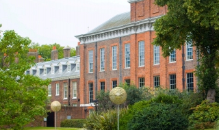 В Лондон отново търсят кралски градинар