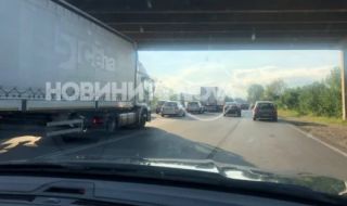 Километрично задръстване след катастрофа на АМ "Тракия"