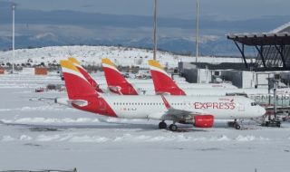 Мадрид се връща към живот! Парализираното заради снежната буря летище в столицата възобновява работа