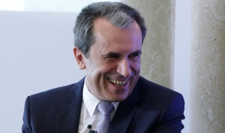 Орешарски остава до юли