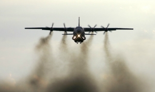 Товарен самолет се разби в Афганистан