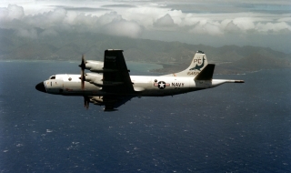 Китайски изтребители прихванаха самолет на САЩ