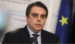 Асен Василев обвини служебното правителство в нарушение на решение на Народното събрание