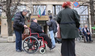 Омбудсманът поиска облекчен режим за ТЕЛК на хората с необратими увреждания