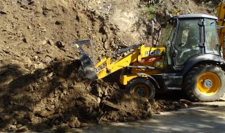 АПИ отпуска близо половин милиард за свлачища