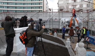 Императорът и конят в цял ръст отново на пиедестал