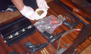 Полицията откри боен арсенал в селска къща