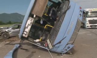 Автобус с ученици катастрофира край Враца, 8 ранени
