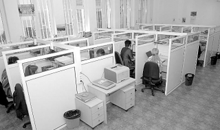 Столът на пенсионирания чиновник празен 3 години