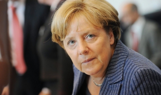 Меркел протегна ръка на Оланд