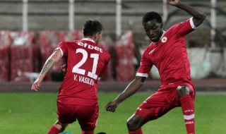 Лицензът на столичните грандове виси на косъм