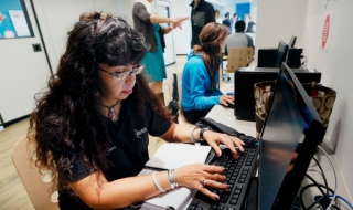 Младшите служители искат повече баланс между професионалния и личния живот