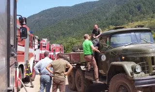 Трета седмица бушува пожарът на границата ни с Гърция