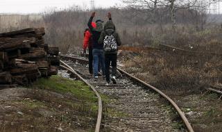 Македония удължи кризисното положение заради мигрантите